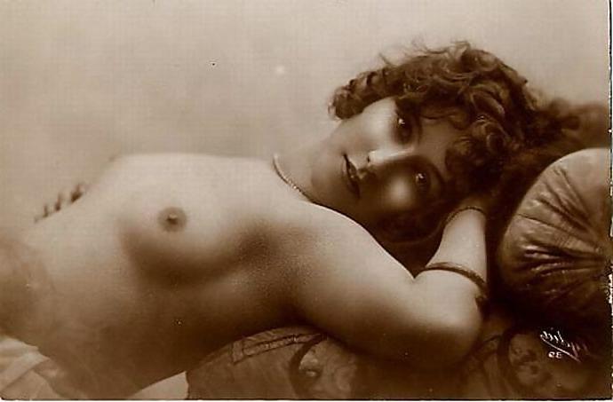 25P Vintage erotica female