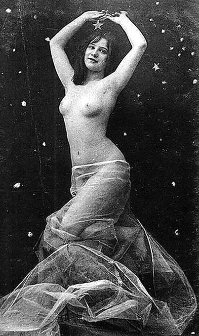 25P Vintage erotica female
