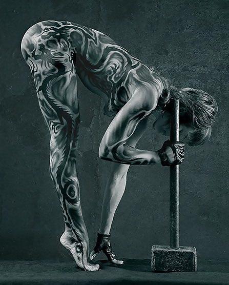 24P Some body Art porn picture outdoor