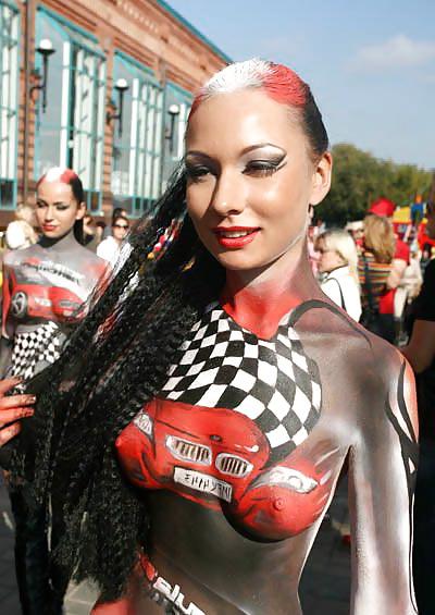 24P Some body Art porn picture outdoor