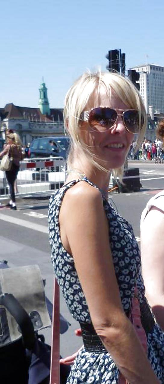 25P Sexy Blonde British Wife