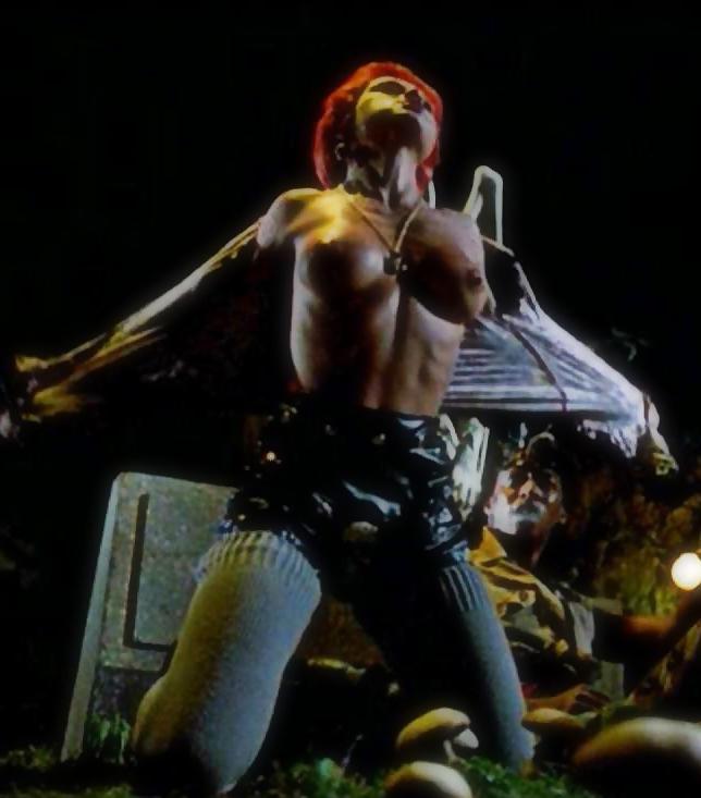 25P 80er-Jahre-Scream-Queen Linnea Quigley