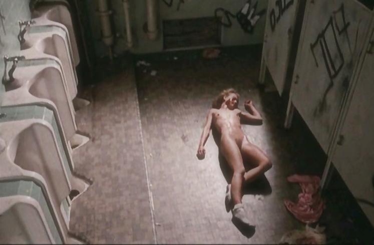 25P 80er-Jahre-Scream-Queen Linnea Quigley