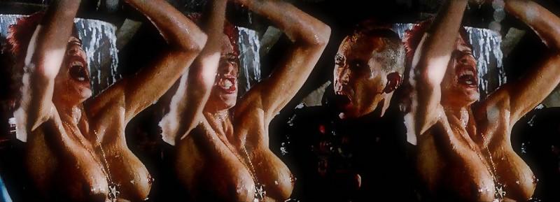25P 80er-Jahre-Scream-Queen Linnea Quigley