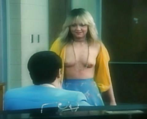 25P 80er-Jahre-Scream-Queen Linnea Quigley