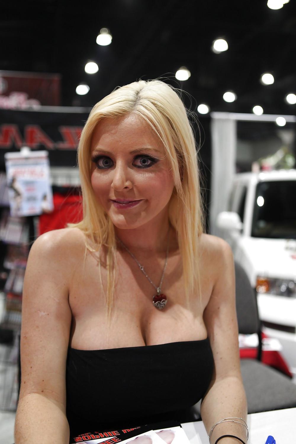 25P Sophie-Goddess Of Porn