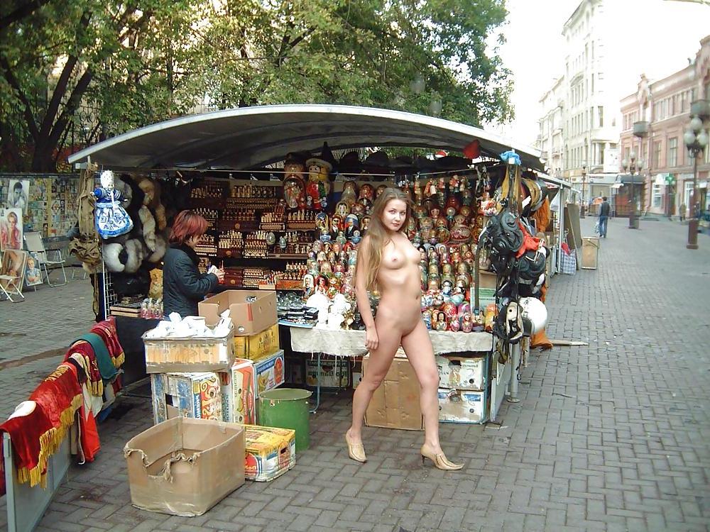 25P Amateur Girls In Public