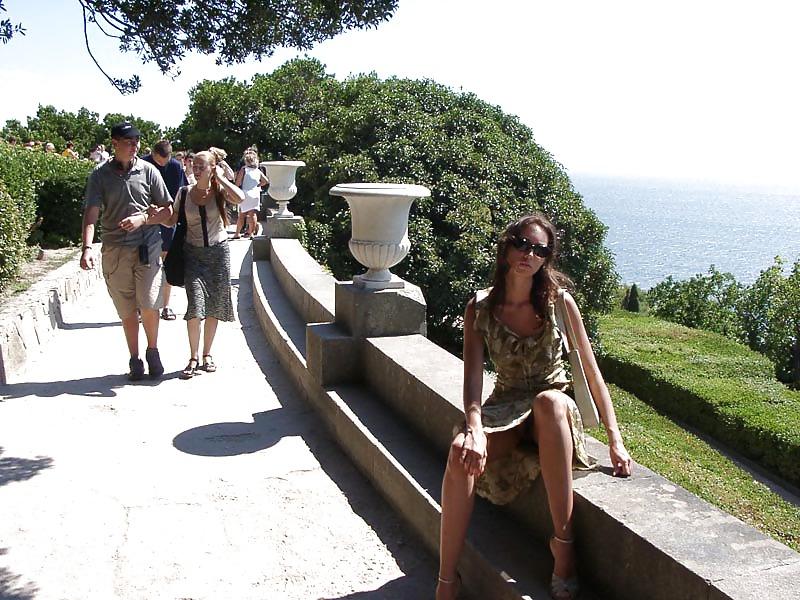 25P Amateur Girls In Public