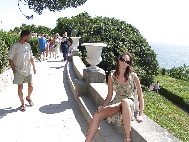25P Amateur Girls In Public