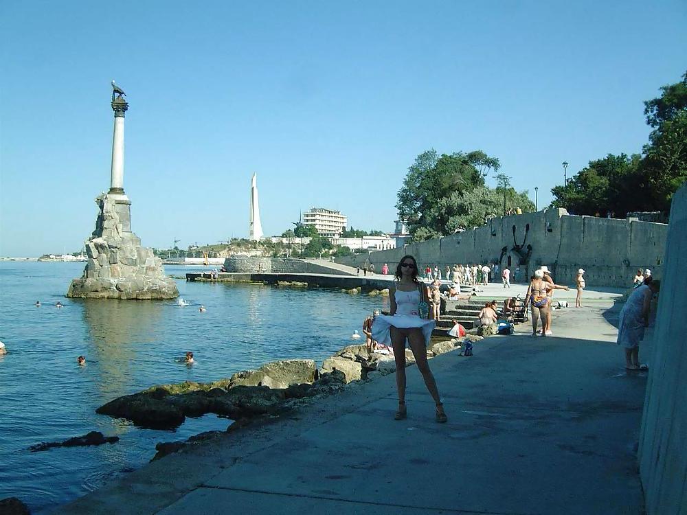 25P Amateur Girls In Public