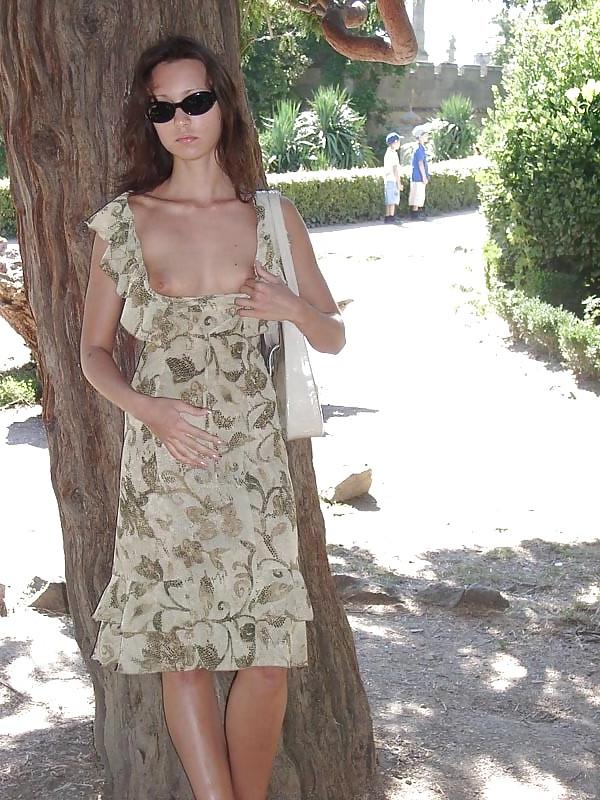 25P Amateur Girls In Public