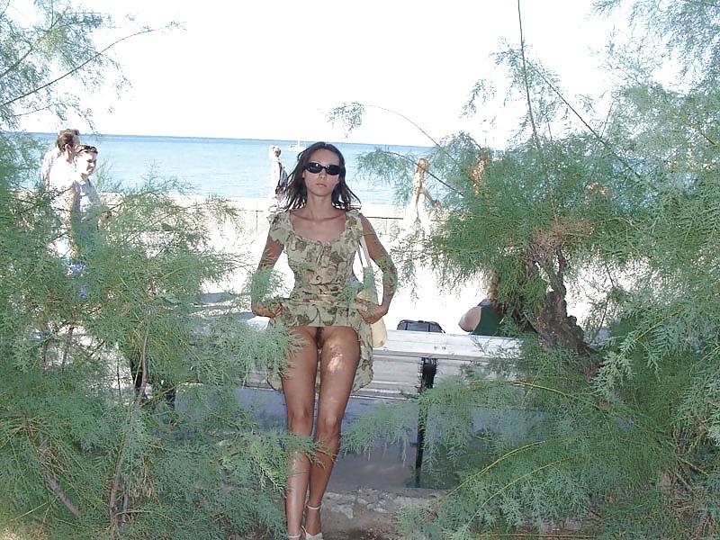 25P Amateur Girls In Public