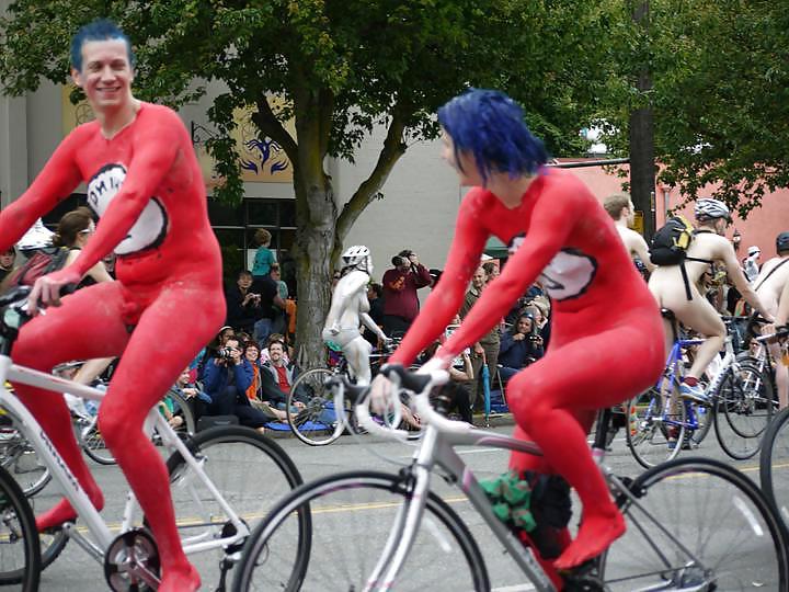 25P Nude Painted Ladies in Public Fetish Gallery 10