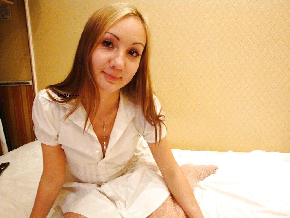 11P Young Cute Wife Gets Fucked On A Summer Trip
