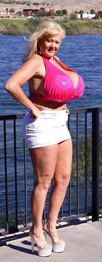 24P Kayla-Busty Goddess