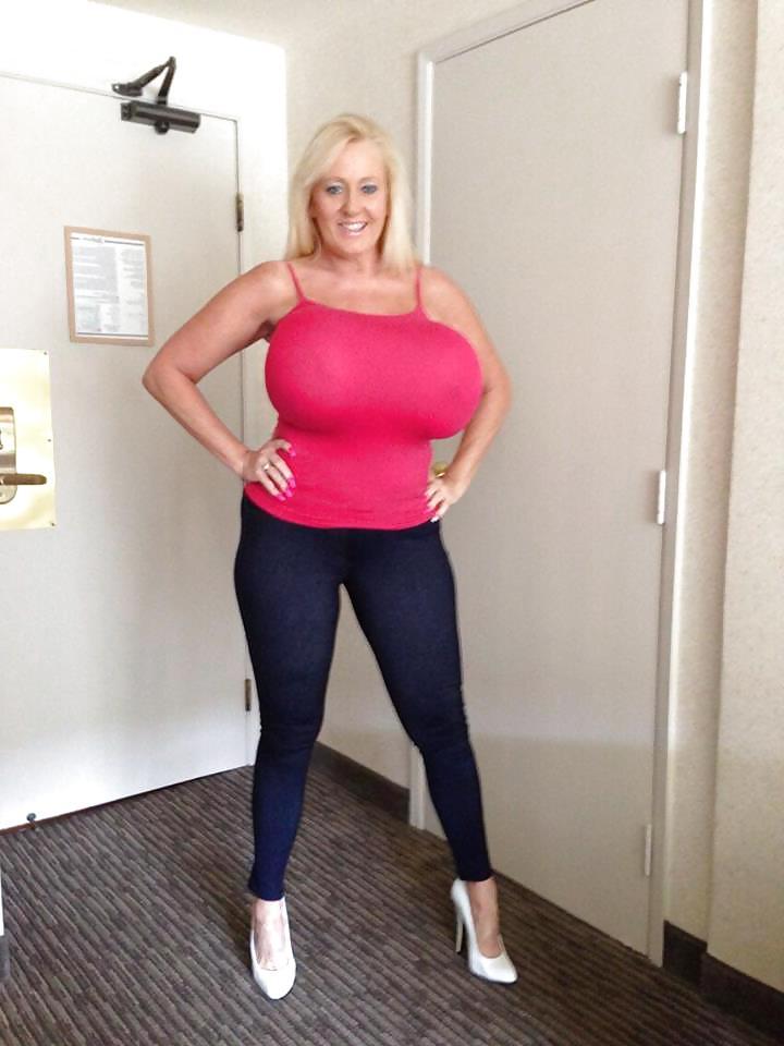 24P Kayla-Busty Goddess