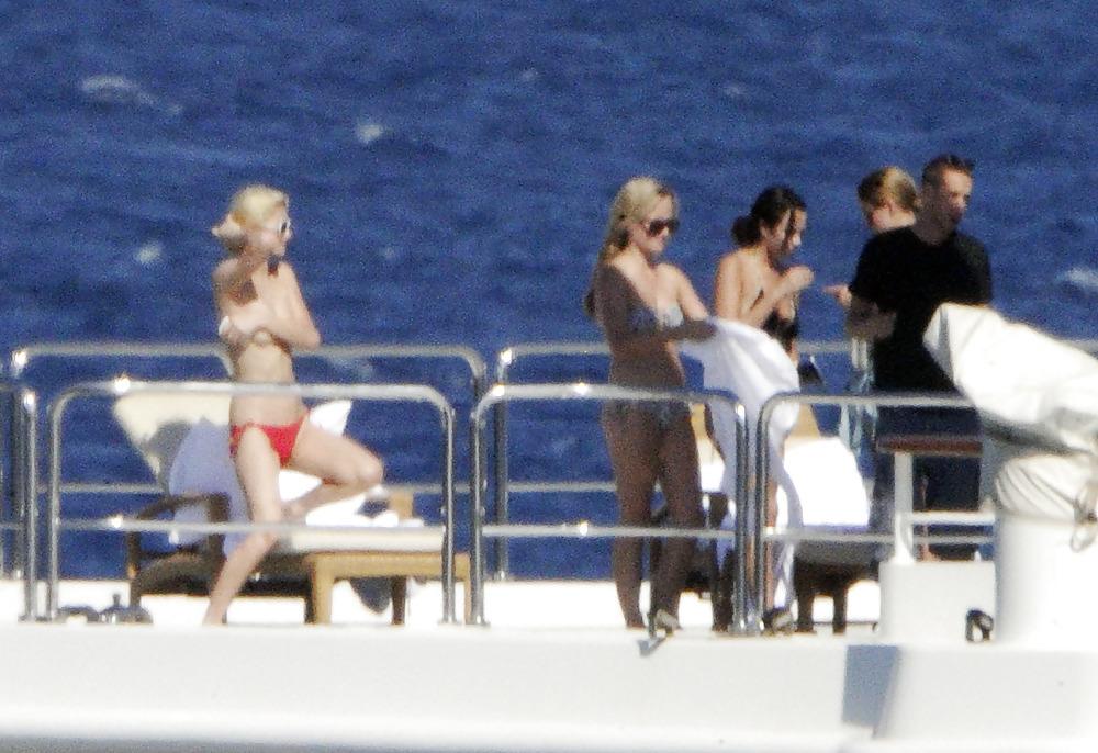 19P Paris Hilton Topless Candids 