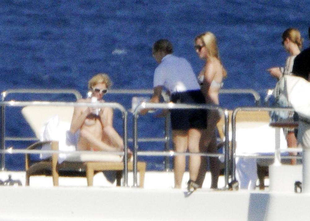 19P Paris Hilton Topless Candids 