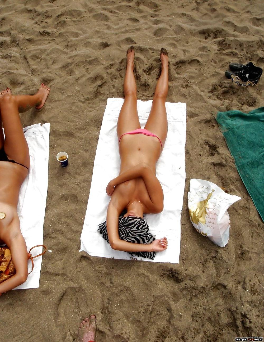 19P My ex GF topless at beach