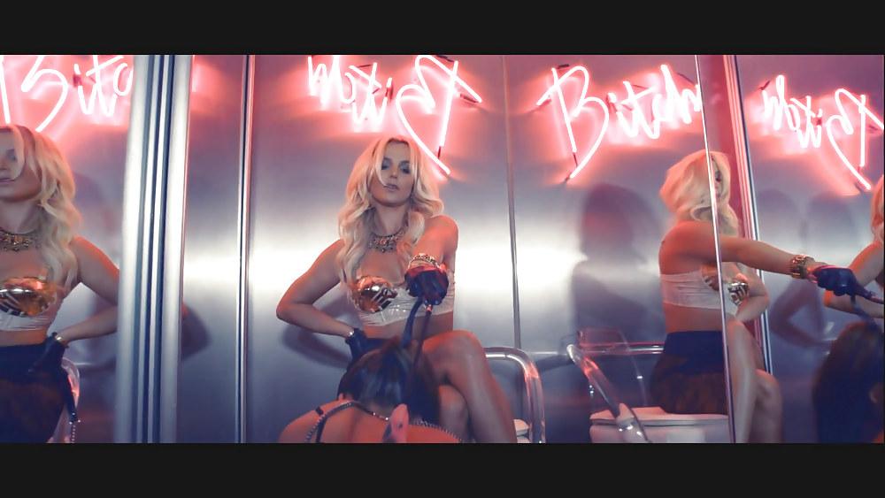 23P Britney Spears – Work Bitch Vidcaps