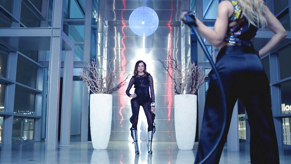 23P Britney Spears – Work Bitch Vidcaps