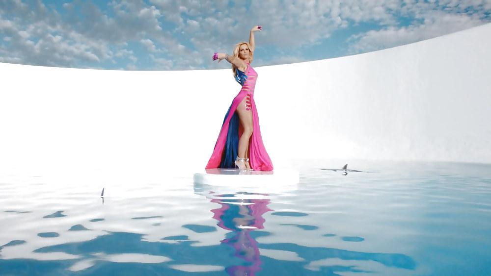 23P Britney Spears – Work Bitch Vidcaps