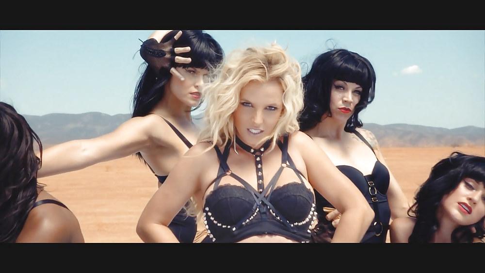 23P Britney Spears – Work Bitch Vidcaps