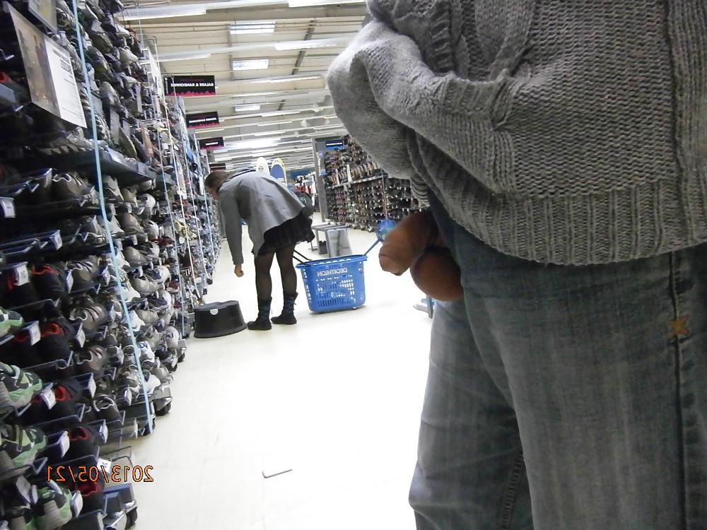 9P Exhibition in public masturbation flashcock outdoor