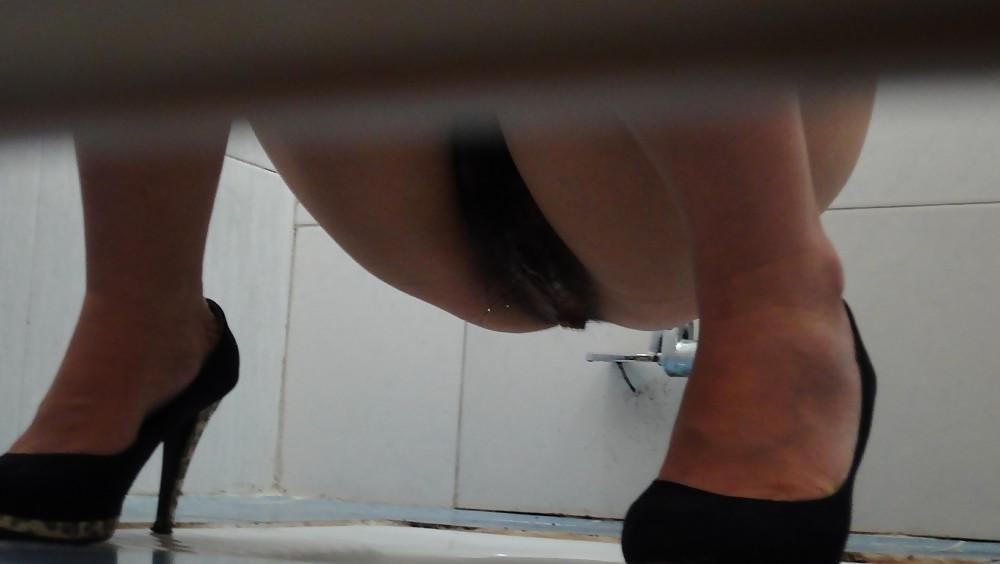 5P Toilet perve