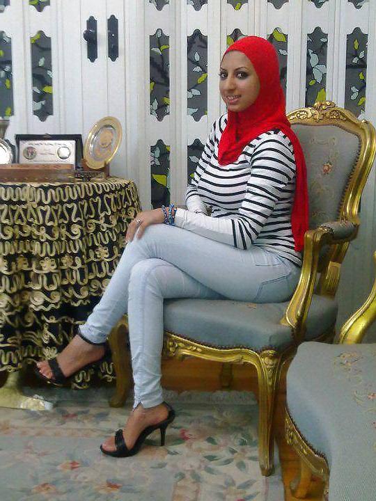 13P Hijab feet nic 