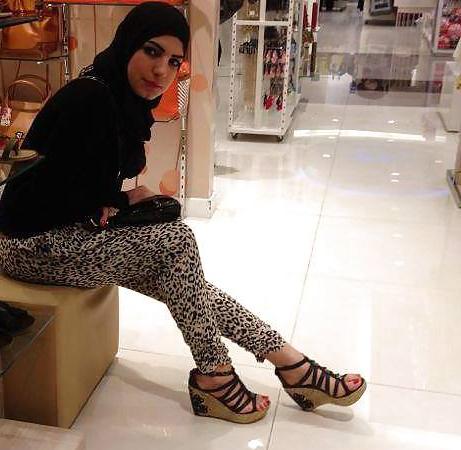 13P Hijab feet nic 