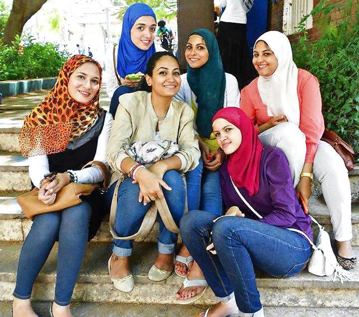 13P Hijab feet nic 