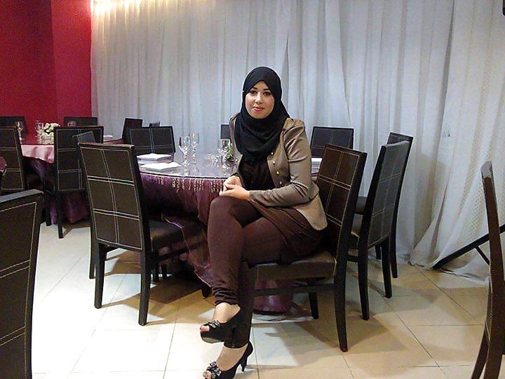 13P Hijab feet nic 