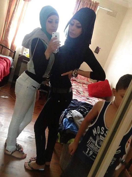 13P Hijab feet nic 