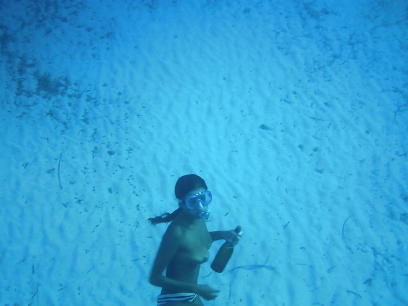 14P Topless scuba