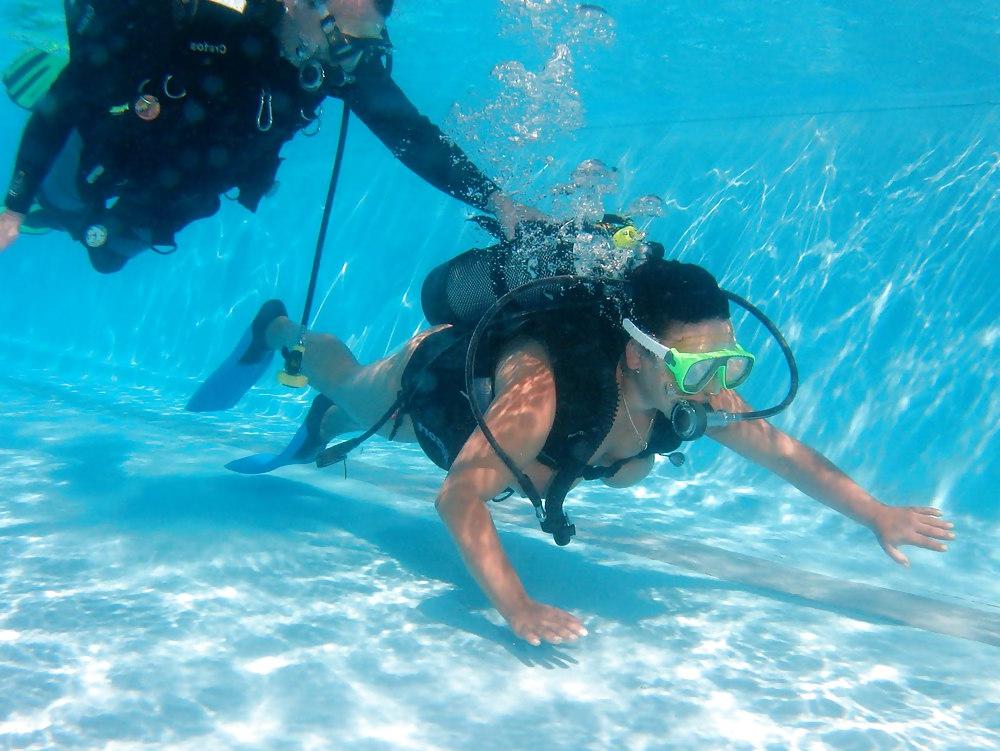 14P Topless scuba
