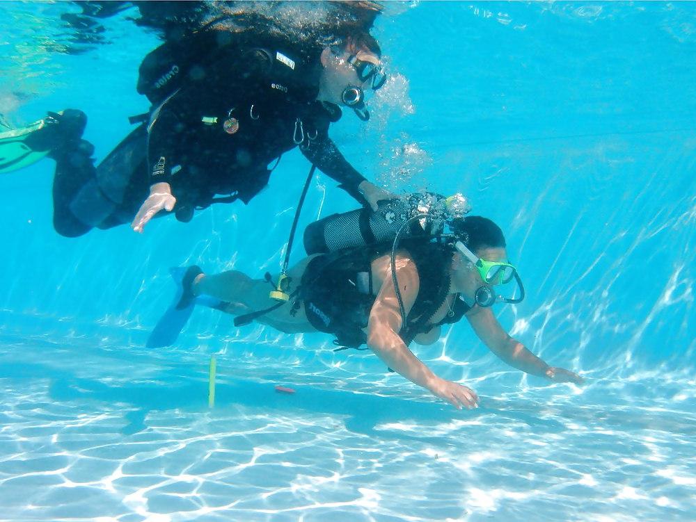 14P Topless scuba