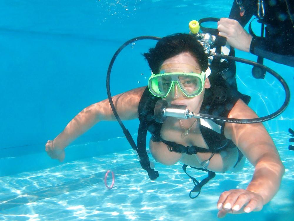 14P Topless scuba