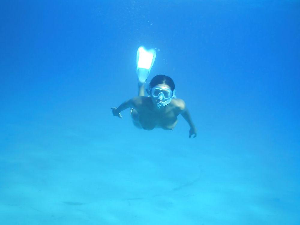14P Topless scuba