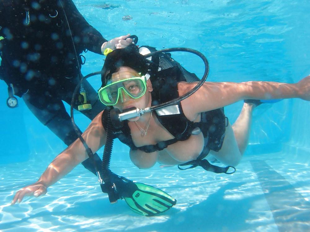 14P Topless scuba