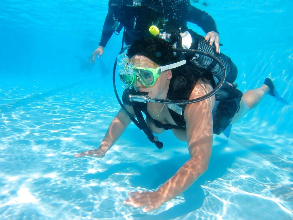 14P Topless scuba