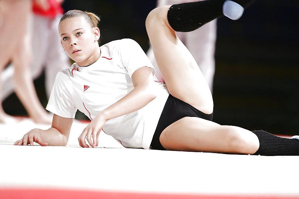 25P Hot Female Players