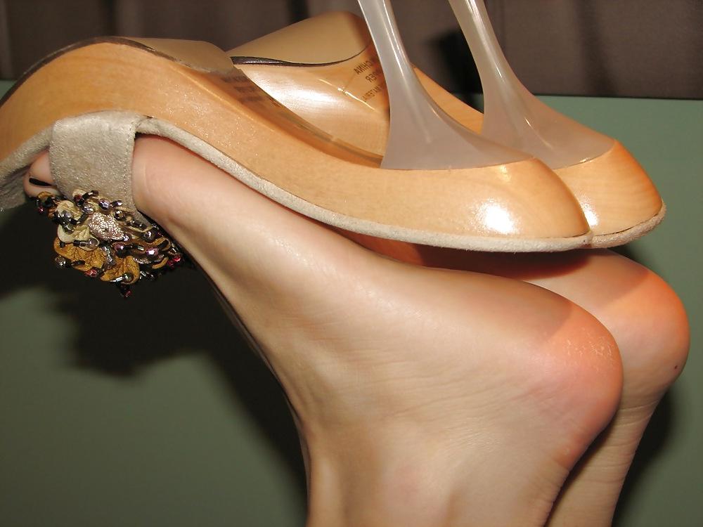 25P Beautiful feet and shoes