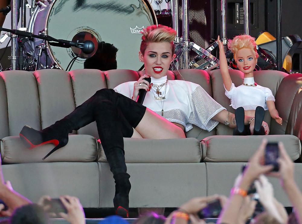 22P Miley Cyrus - Sexy Bitch Ass