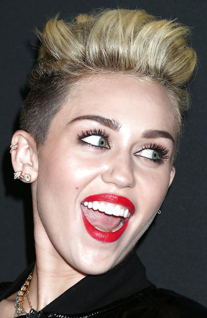 22P Miley Cyrus - Sexy Bitch Ass