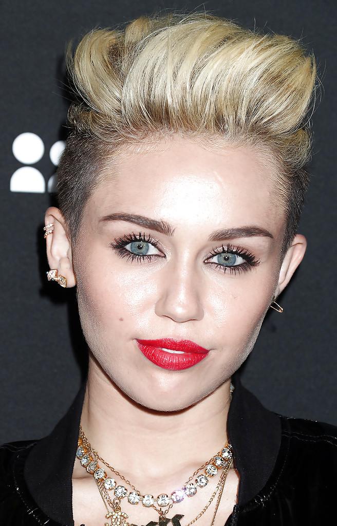 22P Miley Cyrus - Sexy Bitch Ass