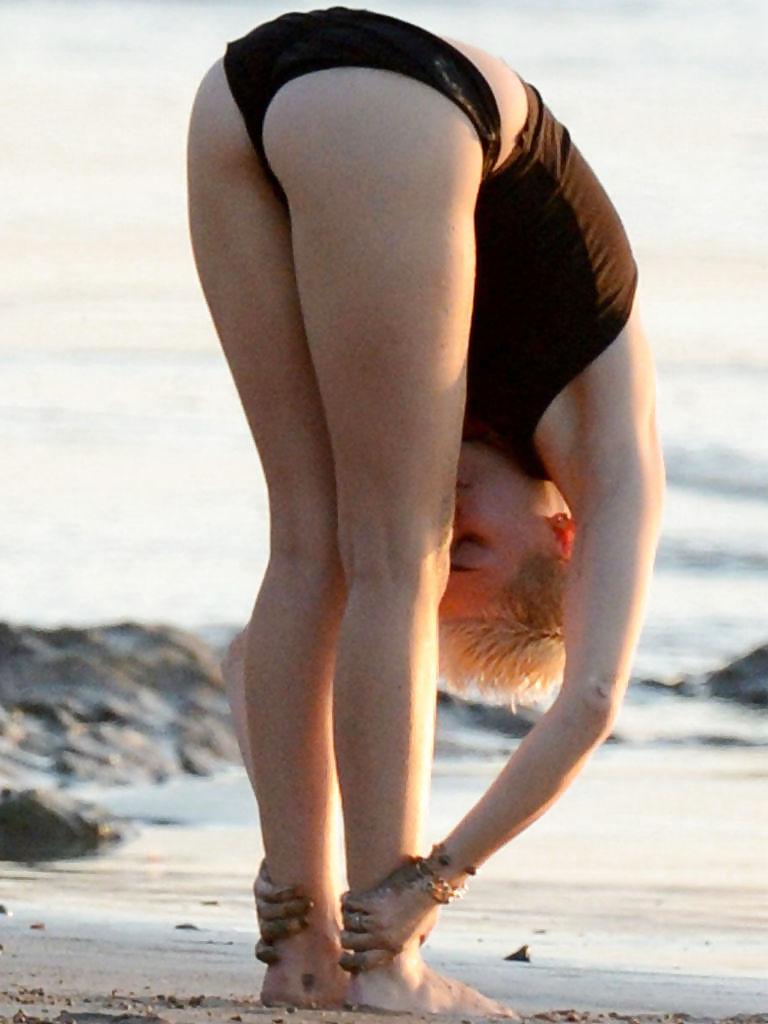 22P Miley Cyrus - Sexy Bitch Ass