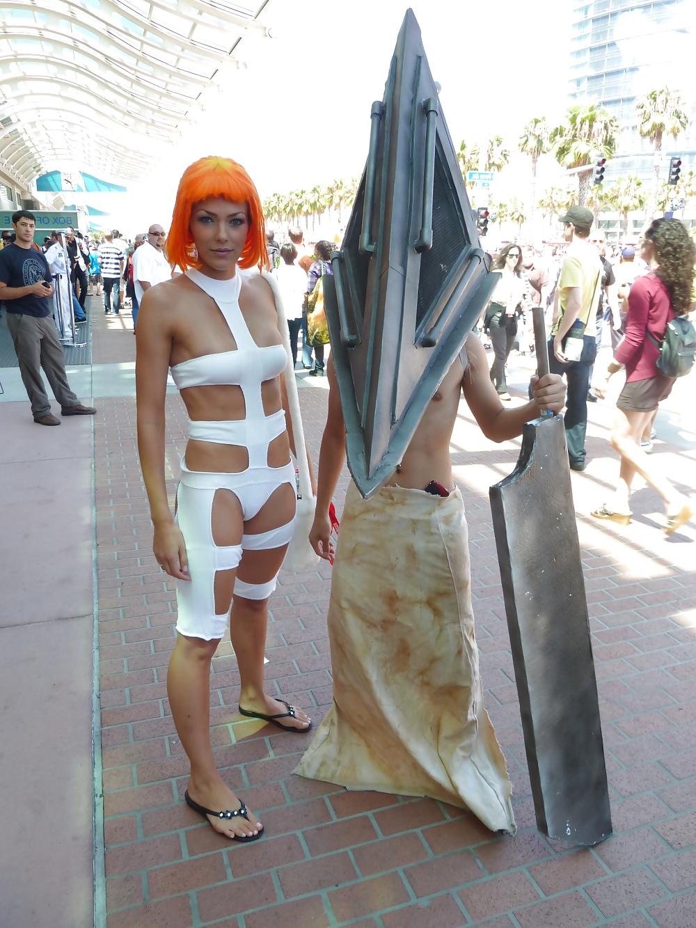 25P Adrianne Curry - Legs & Feet
