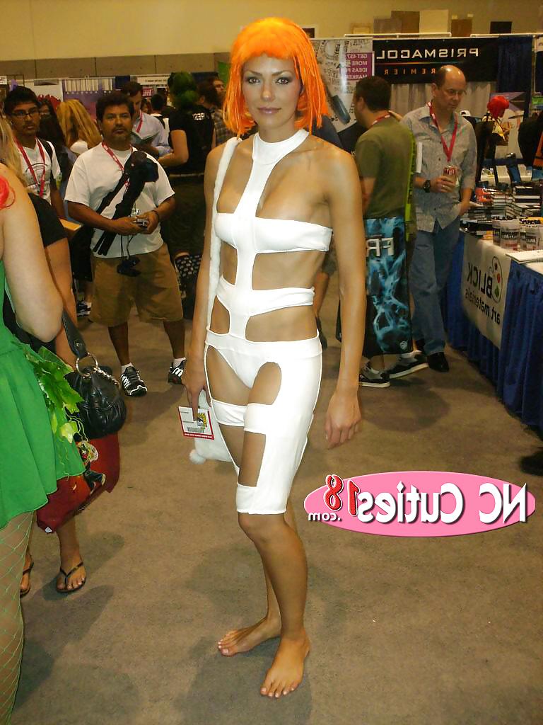 25P Adrianne Curry - Legs & Feet