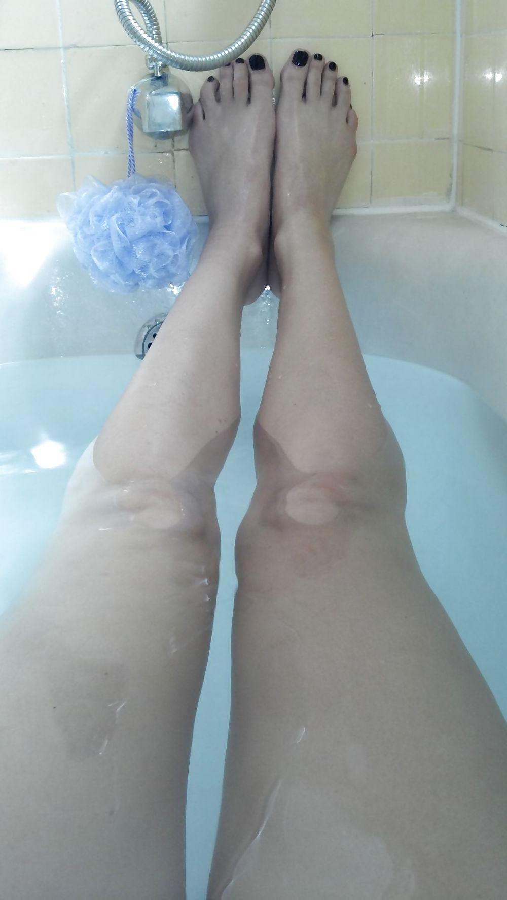 25P Adrianne Curry - Legs & Feet